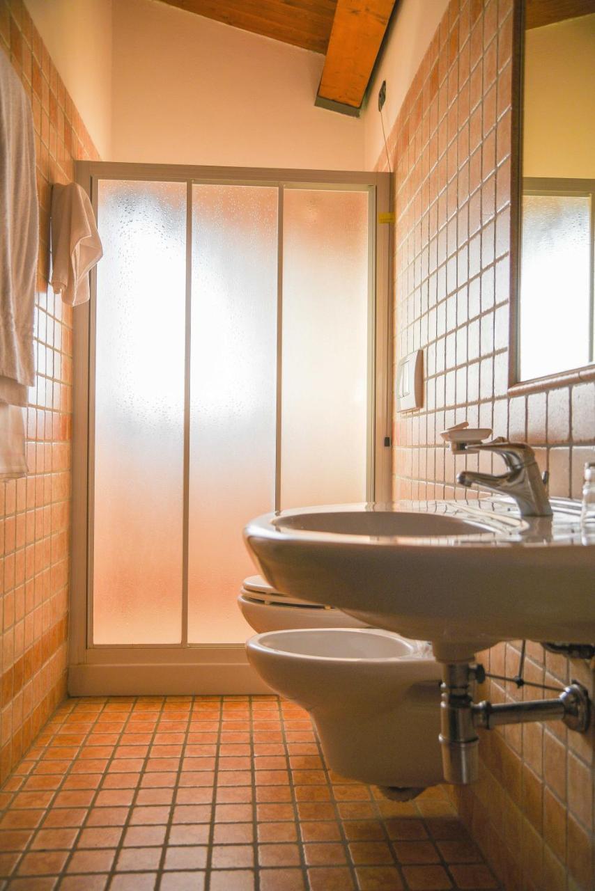Carlo'S Hotel カスタニェート・カルドゥッチ エクステリア 写真